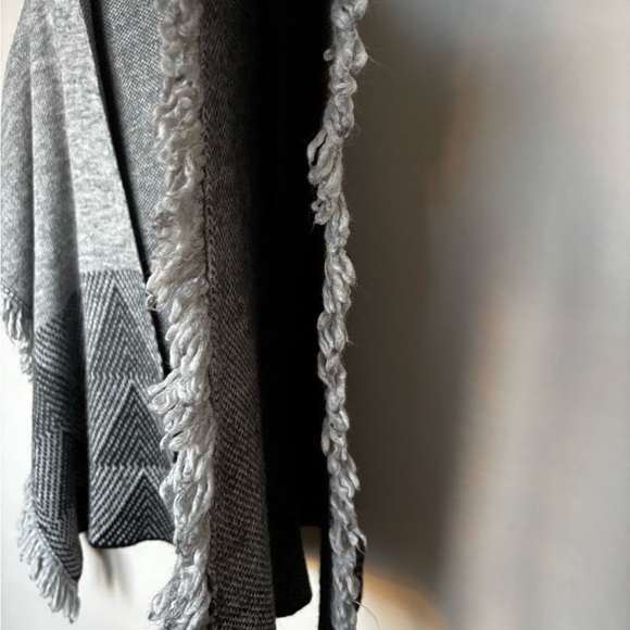 Gray Hooded Poncho with Fringe - Picture 4 of 5